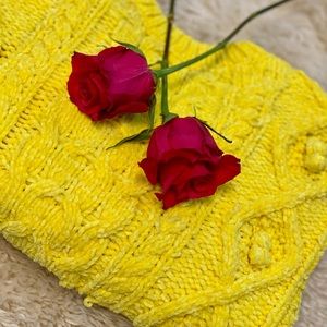 Cute Vibrant Cropped Sweater 💛